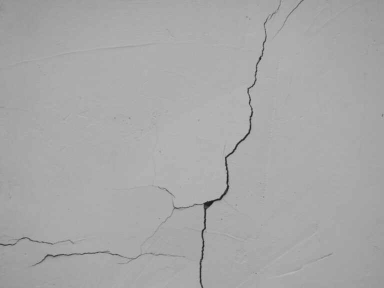 stucco line crack