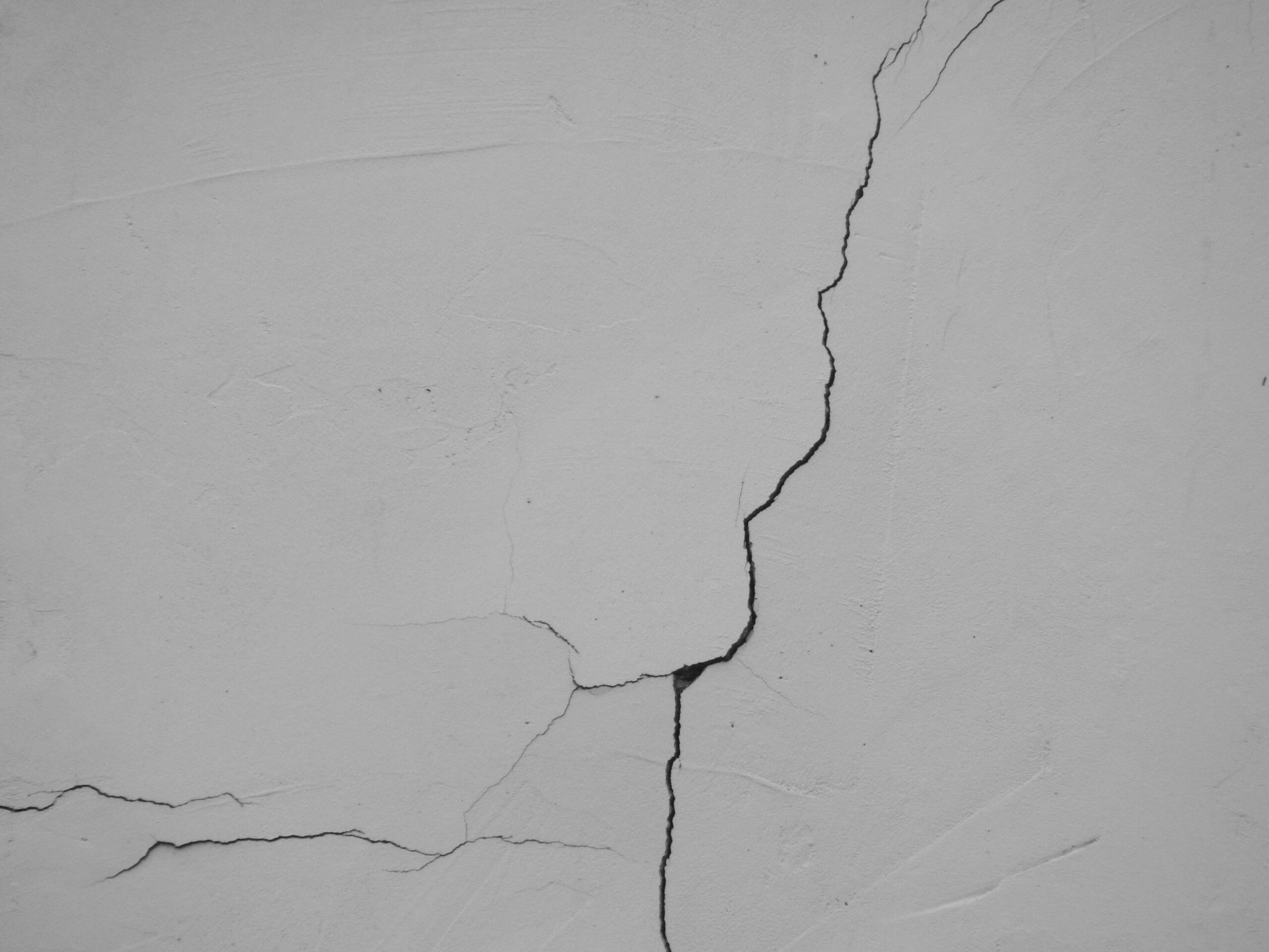 stucco line crack